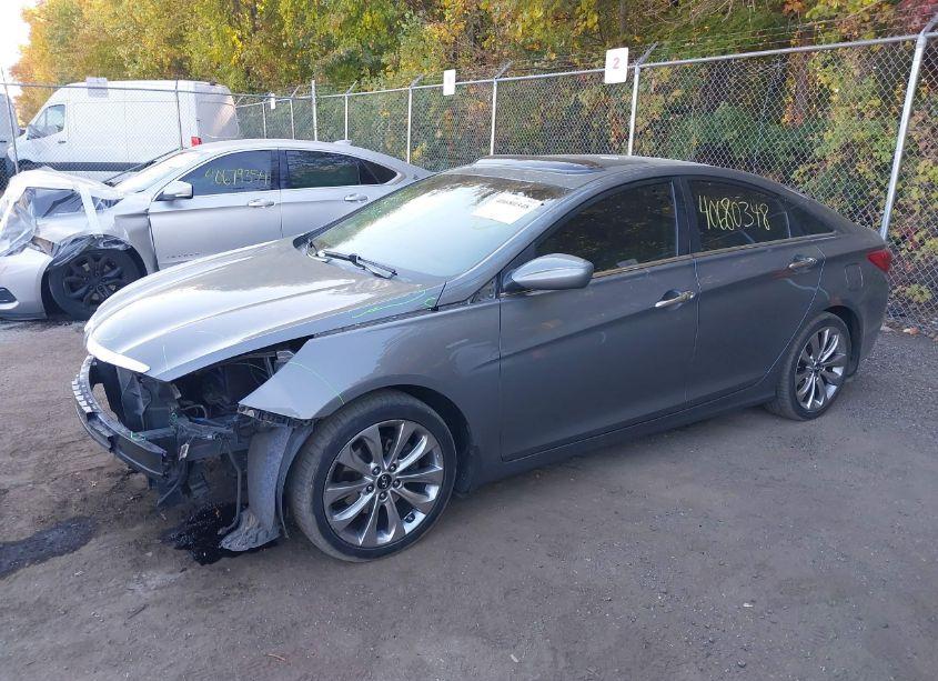 Photo 2 of 2013 Hyundai Sonata SE (VIN 5NPEC4AC1DH624461)