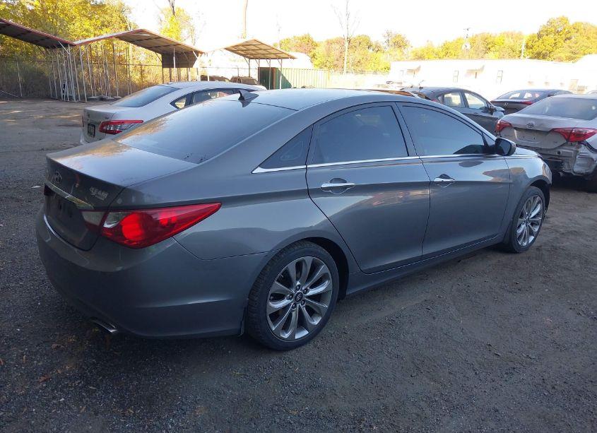 Photo 4 of 2013 Hyundai Sonata SE (VIN 5NPEC4AC1DH624461)