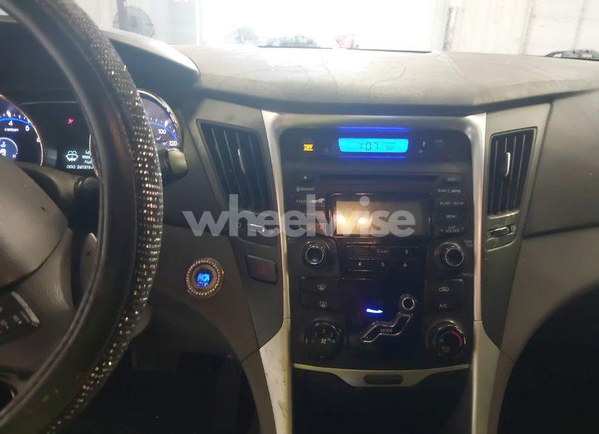 Photo 16 of 2013 Hyundai Sonata SE (VIN 5NPEC4AC1DH641910)