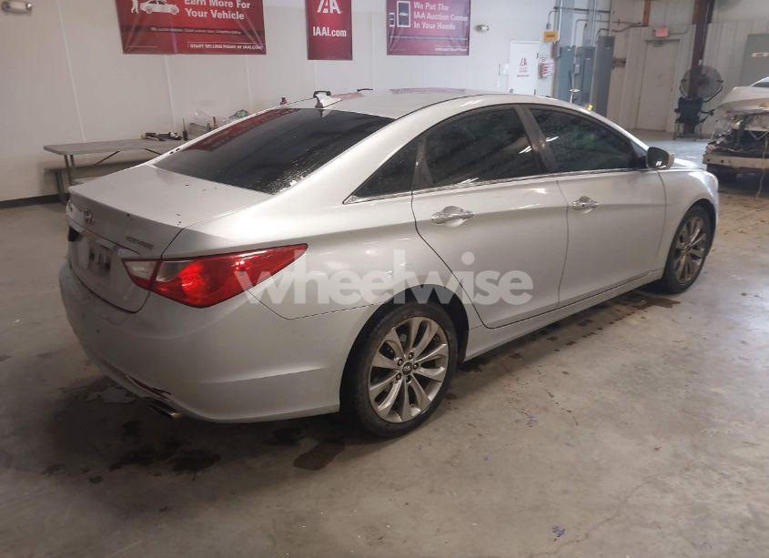 Photo 4 of 2013 Hyundai Sonata SE (VIN 5NPEC4AC1DH641910)