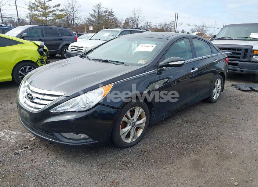 Photo 2 of 2013 Hyundai Sonata LIMITED (VIN 5NPEC4AC1DH675944)