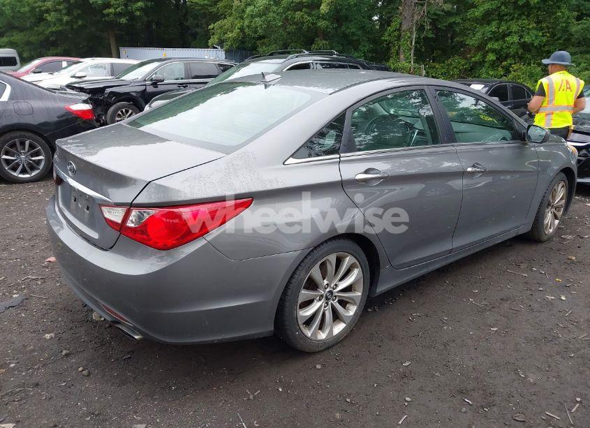 Photo 4 of 2013 Hyundai Sonata SE (VIN 5NPEC4AC1DH680366)