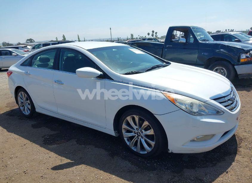 2013 Hyundai Sonata SE (VIN 5NPEC4AC1DH682747) main photo