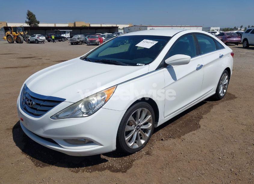 Photo 2 of 2013 Hyundai Sonata SE (VIN 5NPEC4AC1DH682747)