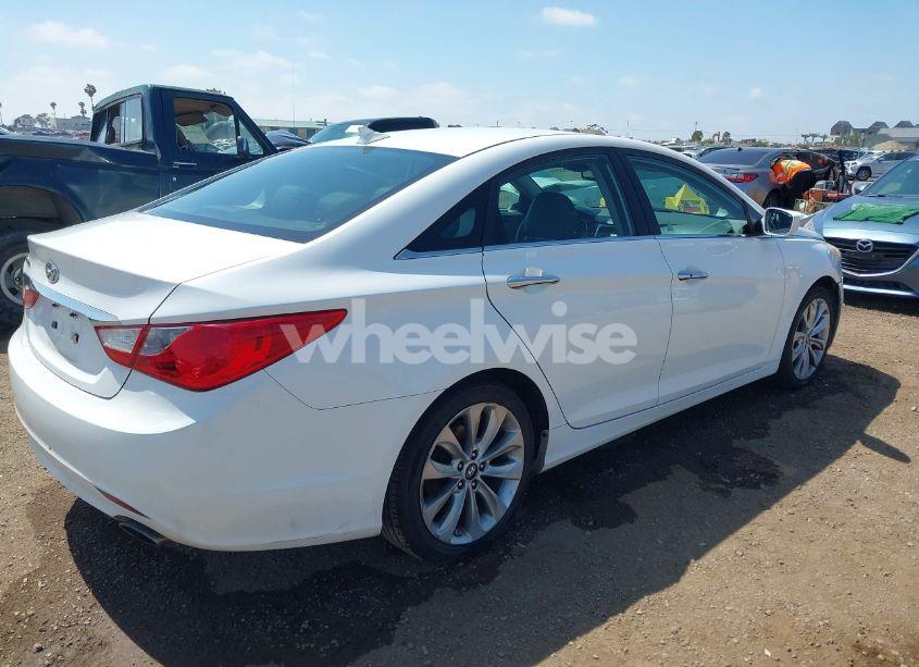 Photo 4 of 2013 Hyundai Sonata SE (VIN 5NPEC4AC1DH682747)