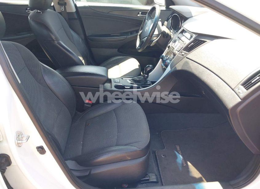 Photo 5 of 2013 Hyundai Sonata SE (VIN 5NPEC4AC1DH682747)