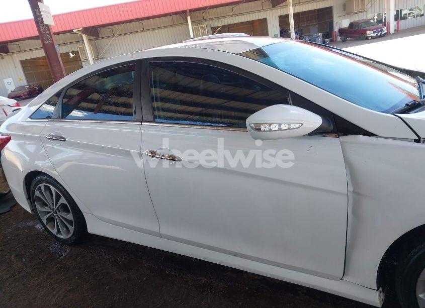 Photo 13 of 2014 Hyundai Sonata SE (VIN 5NPEC4AC1EH892699)