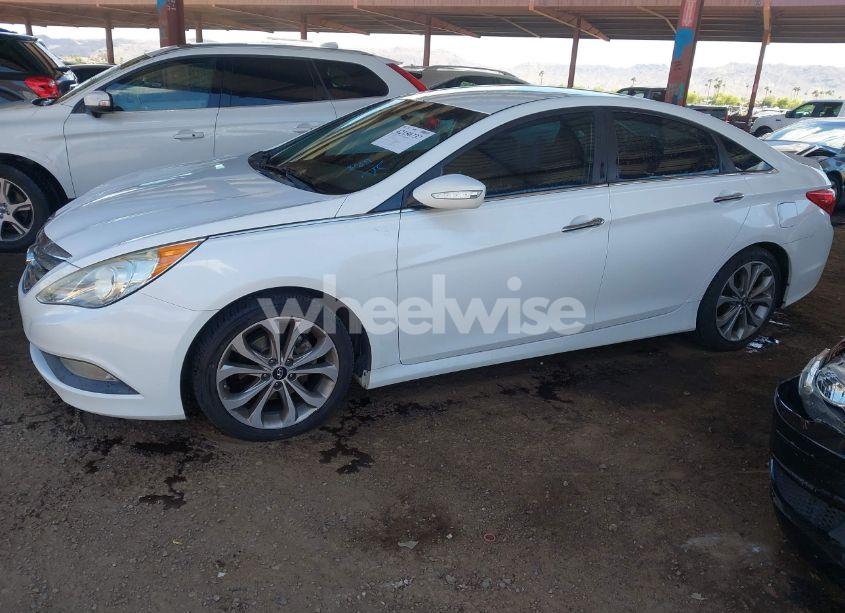 Photo 2 of 2014 Hyundai Sonata SE (VIN 5NPEC4AC1EH892699)
