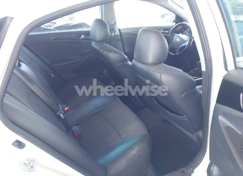 Photo 8 of 2014 Hyundai Sonata SE (VIN 5NPEC4AC1EH892699)