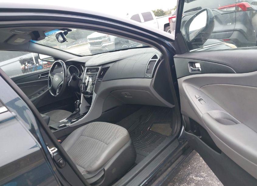 Photo 5 of 2012 Hyundai Sonata SE (VIN 5NPEC4AC2CH389681)