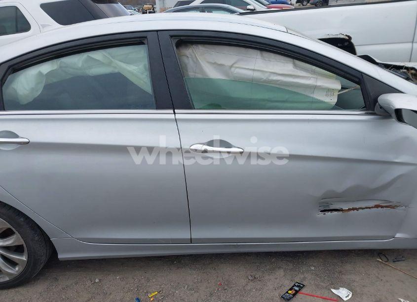 Photo 13 of 2013 Hyundai Sonata SE (VIN 5NPEC4AC2DH519332)