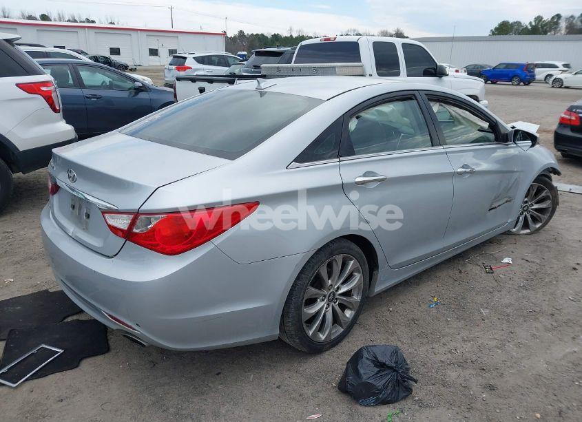 Photo 4 of 2013 Hyundai Sonata SE (VIN 5NPEC4AC2DH519332)