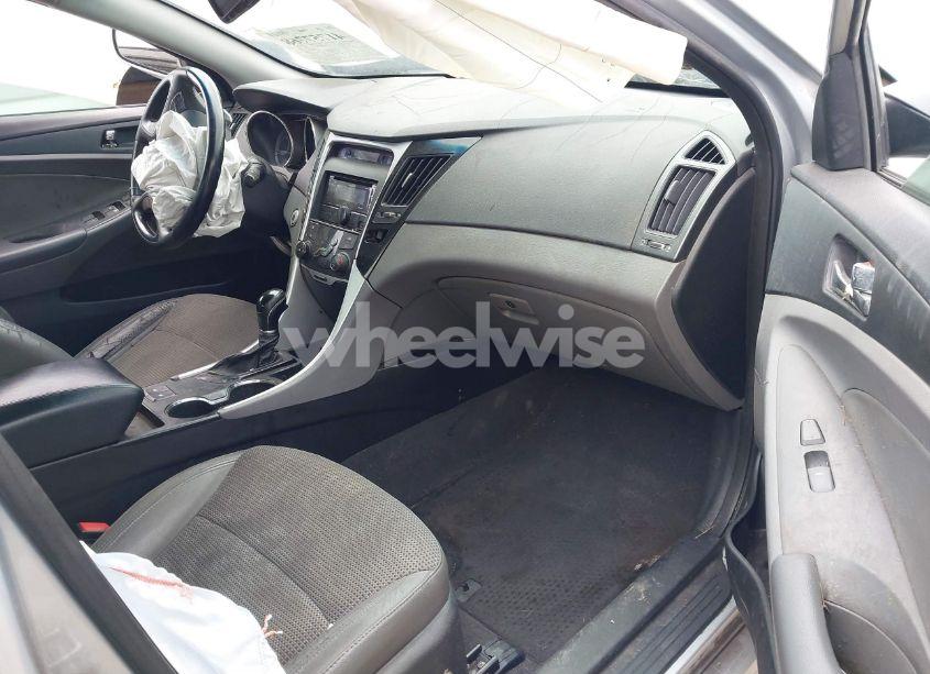 Photo 5 of 2013 Hyundai Sonata SE (VIN 5NPEC4AC2DH519332)