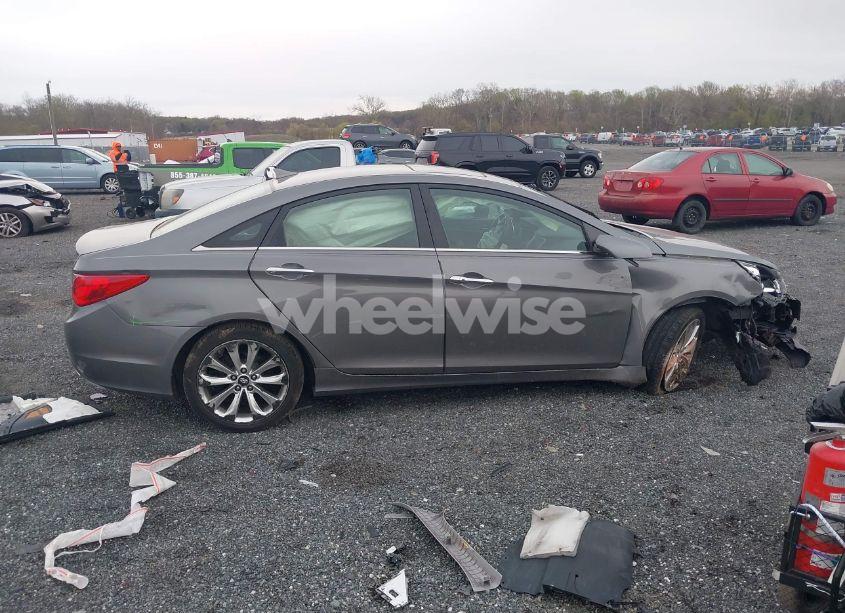 Photo 13 of 2013 Hyundai Sonata SE (VIN 5NPEC4AC2DH582043)