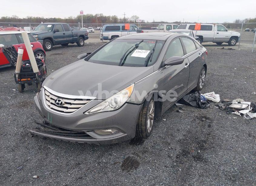 Photo 2 of 2013 Hyundai Sonata SE (VIN 5NPEC4AC2DH582043)