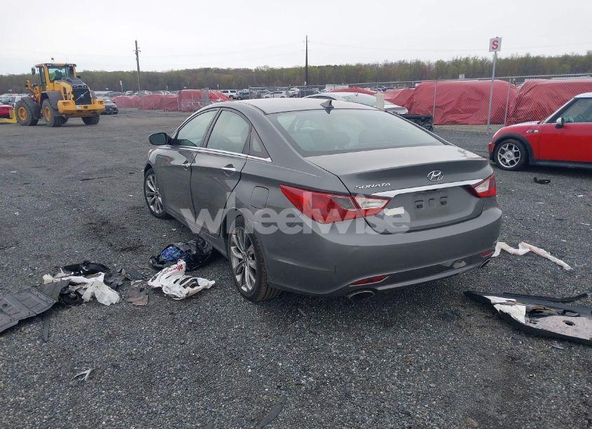 Photo 3 of 2013 Hyundai Sonata SE (VIN 5NPEC4AC2DH582043)