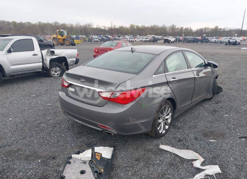 Photo 4 of 2013 Hyundai Sonata SE (VIN 5NPEC4AC2DH582043)