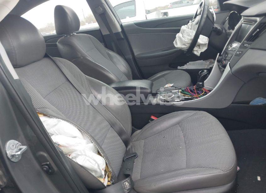 Photo 5 of 2013 Hyundai Sonata SE (VIN 5NPEC4AC2DH582043)