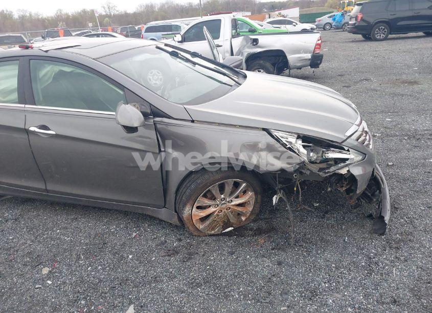 Photo 6 of 2013 Hyundai Sonata SE (VIN 5NPEC4AC2DH582043)