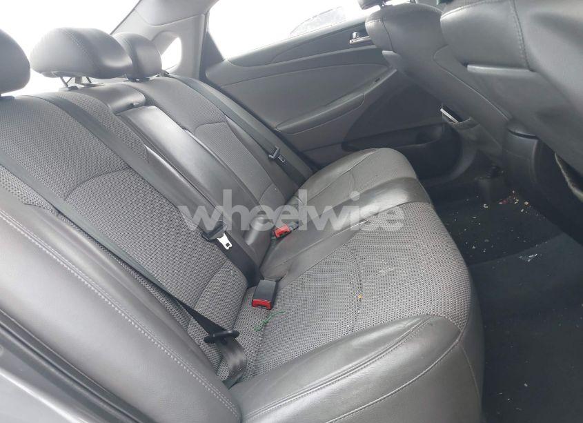 Photo 8 of 2013 Hyundai Sonata SE (VIN 5NPEC4AC2DH582043)