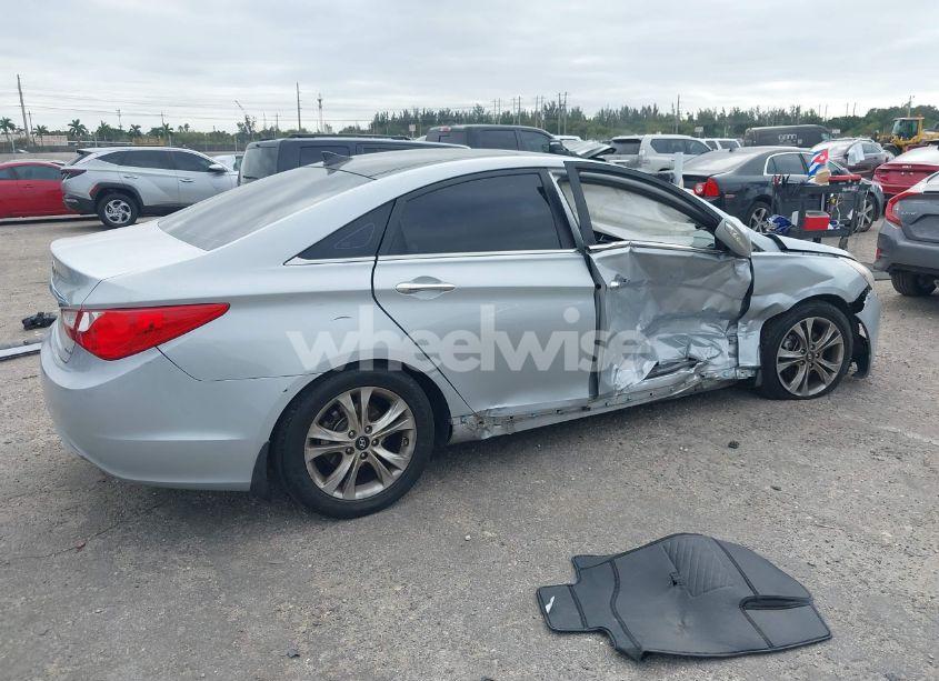 Photo 4 of 2013 Hyundai Sonata LIMITED (VIN 5NPEC4AC2DH634853)