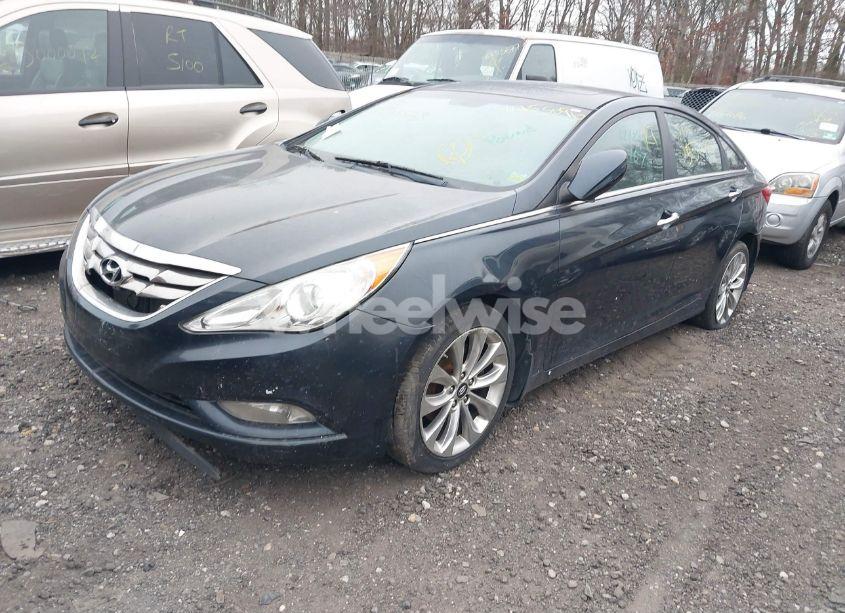 Photo 2 of 2013 Hyundai Sonata SE (VIN 5NPEC4AC2DH650907)
