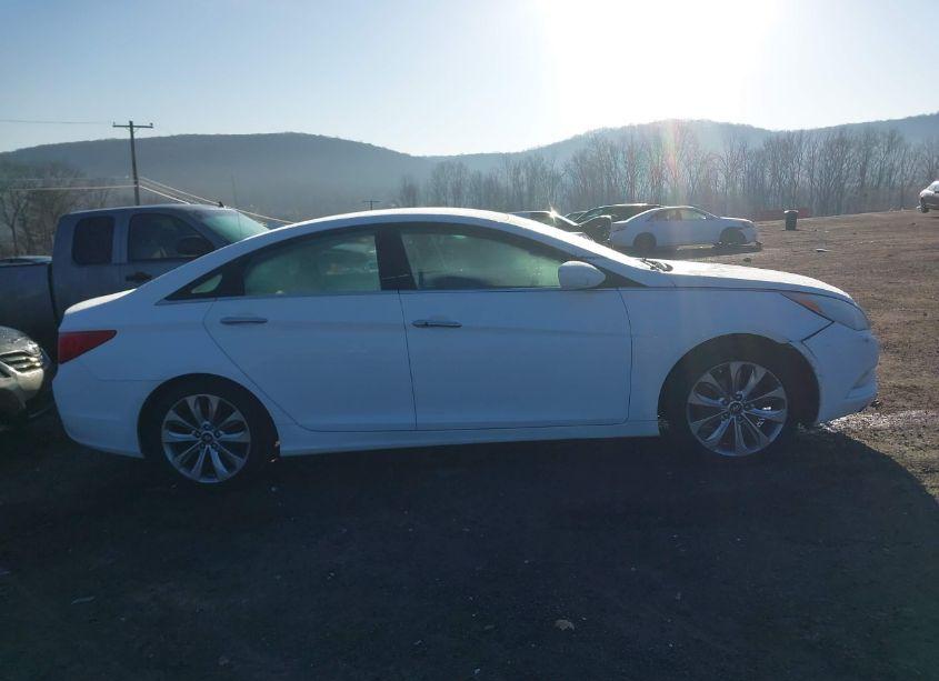 Photo 13 of 2013 Hyundai Sonata SE (VIN 5NPEC4AC2DH686144)