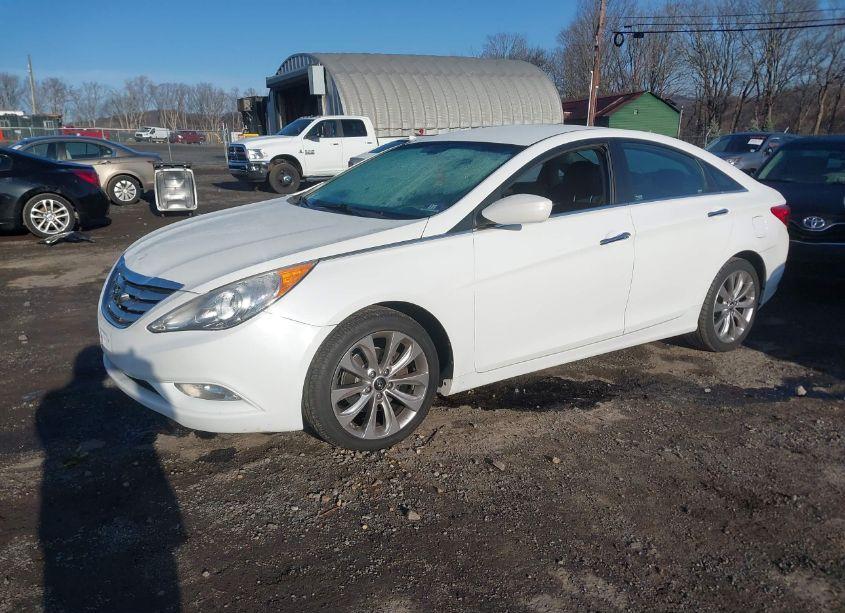 Photo 2 of 2013 Hyundai Sonata SE (VIN 5NPEC4AC2DH686144)