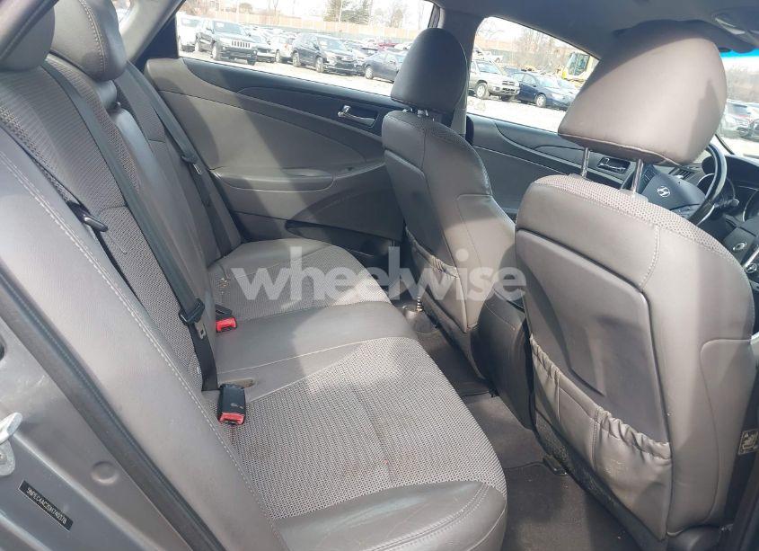 Photo 8 of 2013 Hyundai Sonata SE (VIN 5NPEC4AC2DH740378)