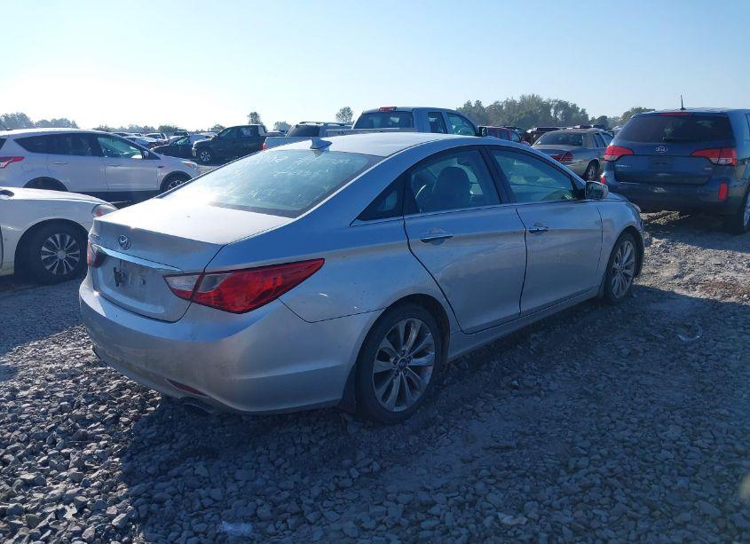 Photo 4 of 2013 Hyundai Sonata SE (VIN 5NPEC4AC2DH772974)