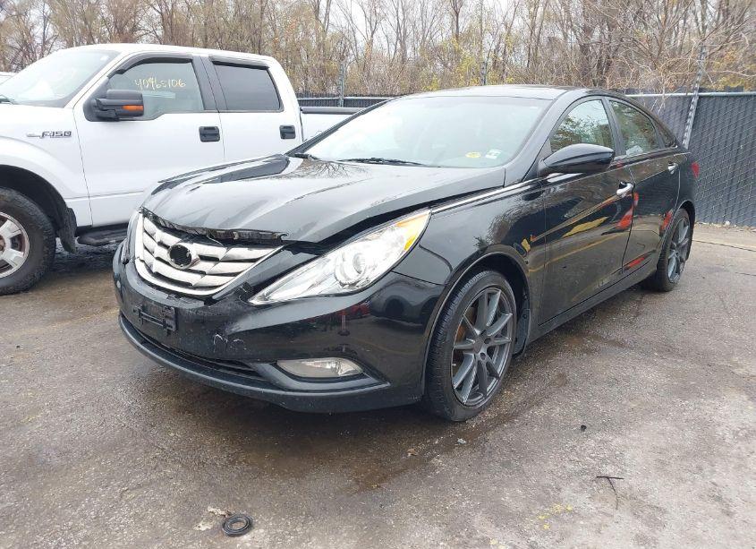Photo 2 of 2013 Hyundai Sonata SE (VIN 5NPEC4AC2DH775826)