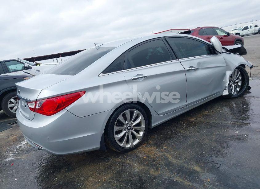 Photo 4 of 2013 Hyundai Sonata SE (VIN 5NPEC4AC2DH806248)