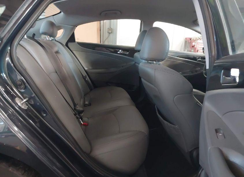 Photo 8 of 2014 Hyundai Sonata SE (VIN 5NPEC4AC2EH812763)