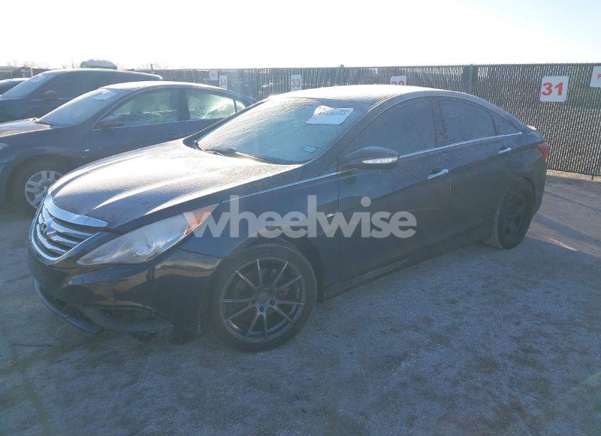 Photo 2 of 2014 Hyundai Sonata SE (VIN 5NPEC4AC2EH820779)