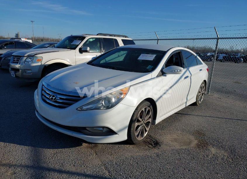 Photo 2 of 2014 Hyundai Sonata SE (VIN 5NPEC4AC2EH906674)