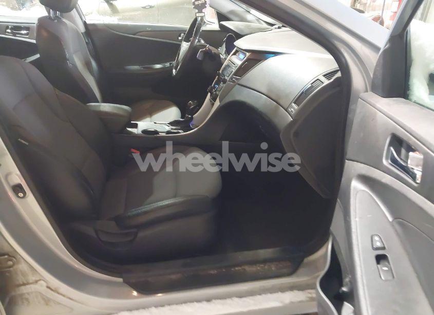 Photo 5 of 2011 Hyundai Sonata SE (VIN 5NPEC4AC3BH134343)