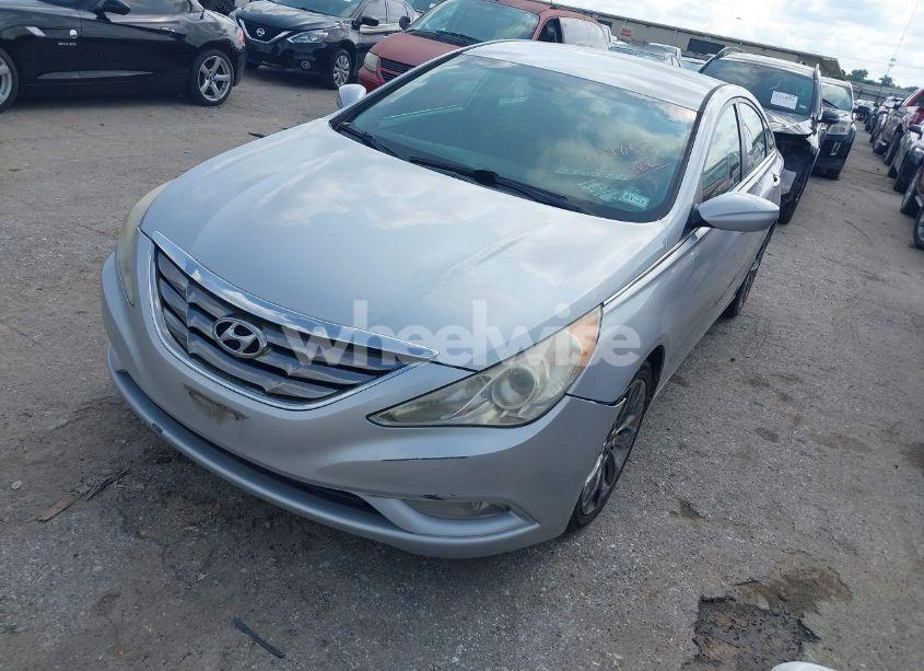 Photo 2 of 2011 Hyundai Sonata SE (VIN 5NPEC4AC3BH230361)