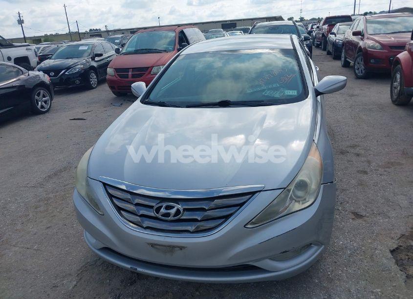Photo 6 of 2011 Hyundai Sonata SE (VIN 5NPEC4AC3BH230361)