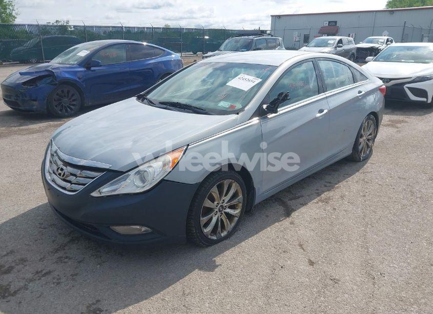 Photo 2 of 2012 Hyundai Sonata SE (VIN 5NPEC4AC3CH368855)