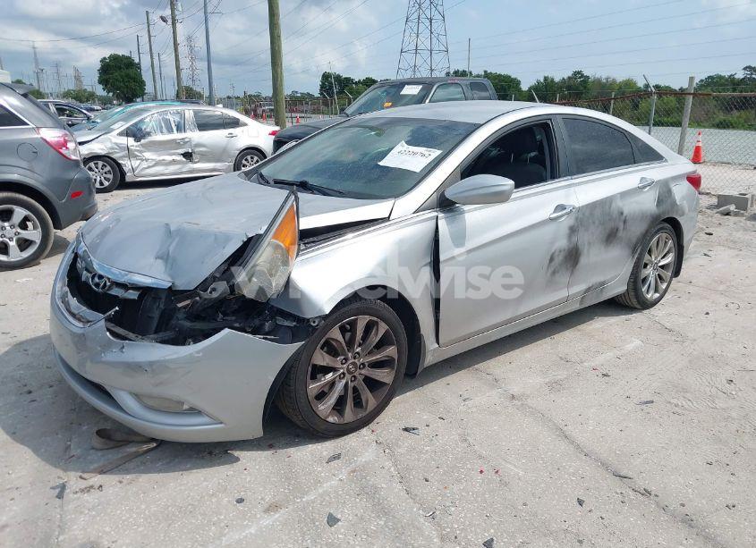 Photo 2 of 2012 Hyundai Sonata SE (VIN 5NPEC4AC3CH387437)