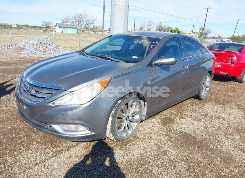 Photo 2 of 2013 Hyundai Sonata SE (VIN 5NPEC4AC3DH505357)