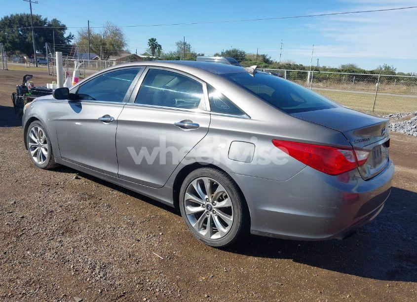 Photo 3 of 2013 Hyundai Sonata SE (VIN 5NPEC4AC3DH505357)