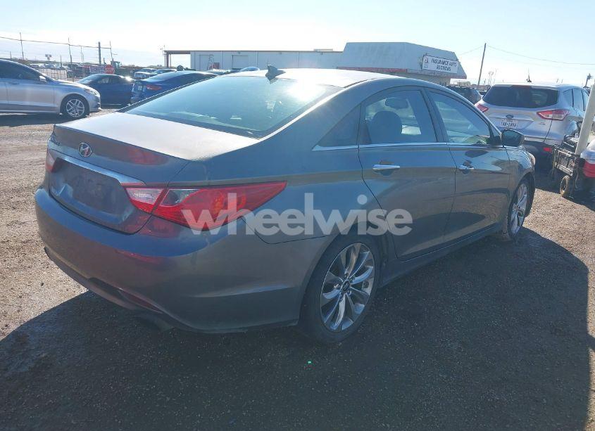 Photo 4 of 2013 Hyundai Sonata SE (VIN 5NPEC4AC3DH505357)