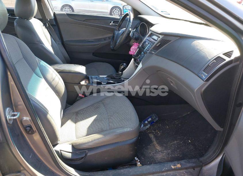 Photo 5 of 2013 Hyundai Sonata SE (VIN 5NPEC4AC3DH505357)