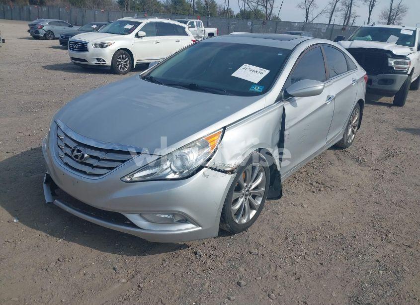 Photo 2 of 2013 Hyundai Sonata SE (VIN 5NPEC4AC3DH509067)