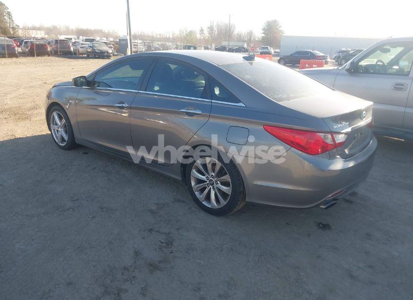Photo 3 of 2013 Hyundai Sonata SE (VIN 5NPEC4AC3DH518237)