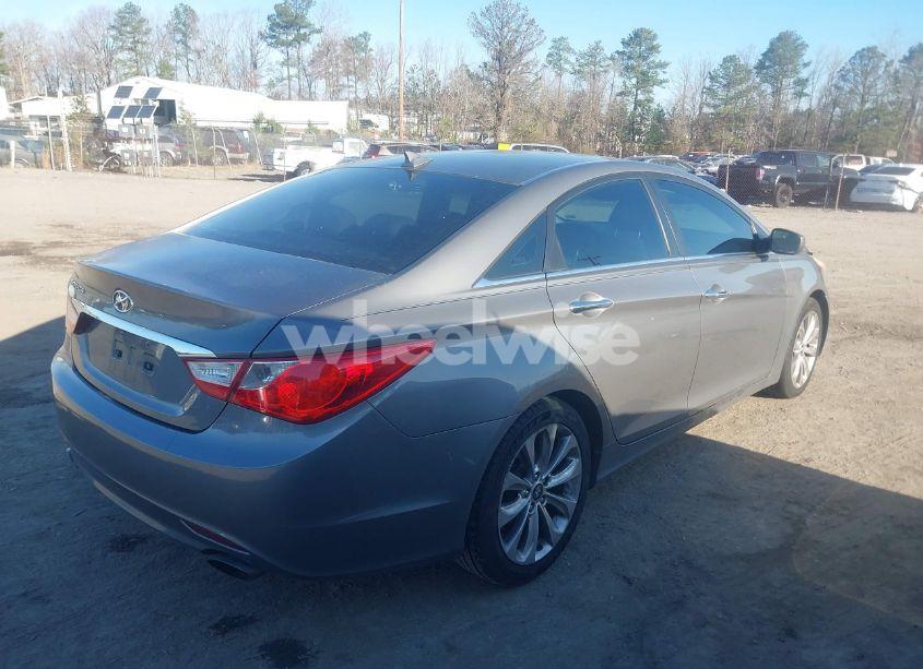 Photo 4 of 2013 Hyundai Sonata SE (VIN 5NPEC4AC3DH518237)