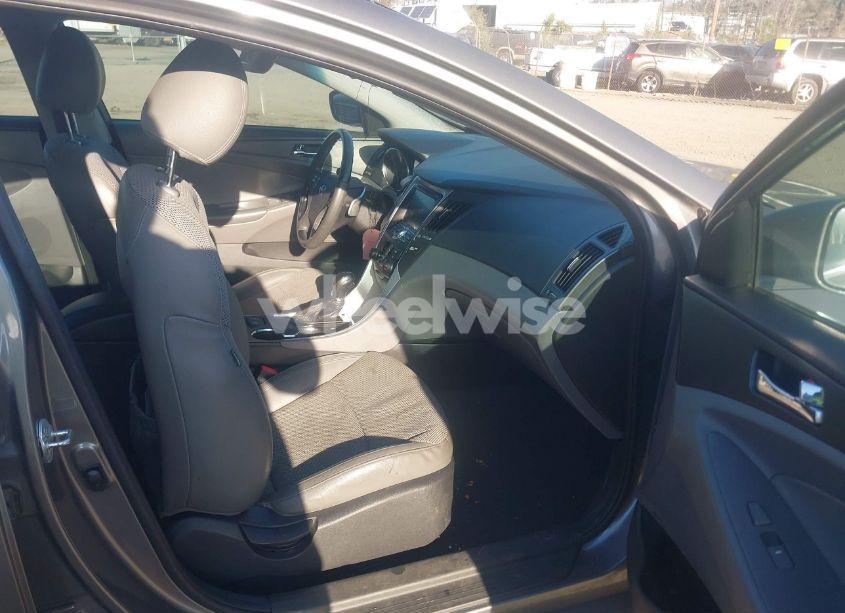 Photo 5 of 2013 Hyundai Sonata SE (VIN 5NPEC4AC3DH518237)