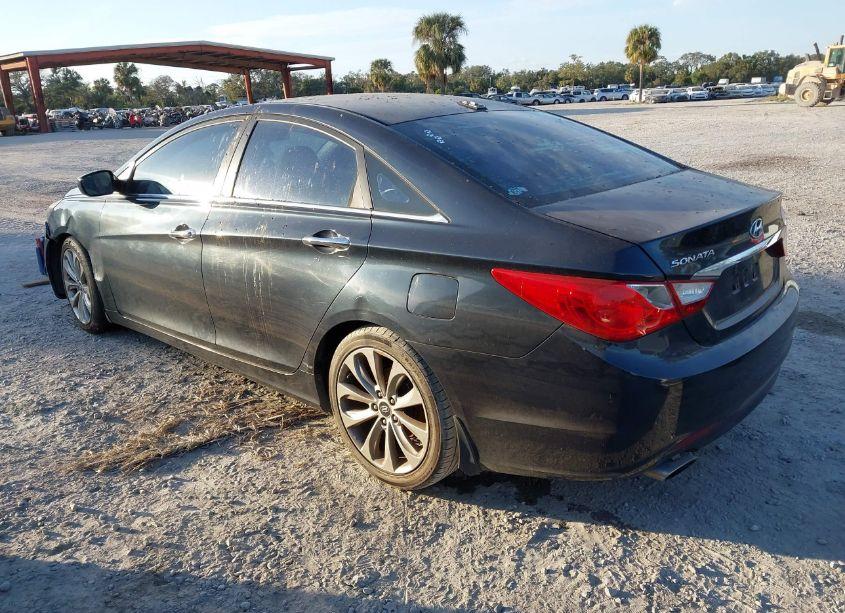 Photo 3 of 2013 Hyundai Sonata SE (VIN 5NPEC4AC3DH610383)