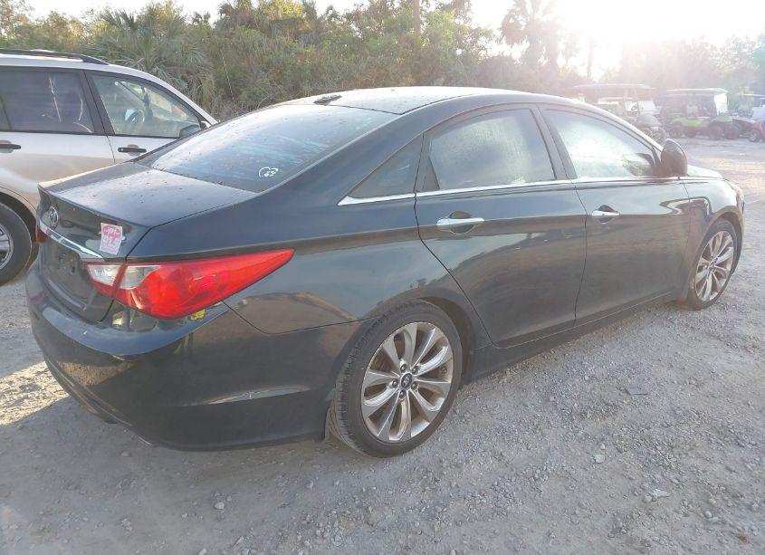 Photo 4 of 2013 Hyundai Sonata SE (VIN 5NPEC4AC3DH610383)